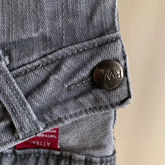 RW&CO Grey Denim - Picture 2 of 5
